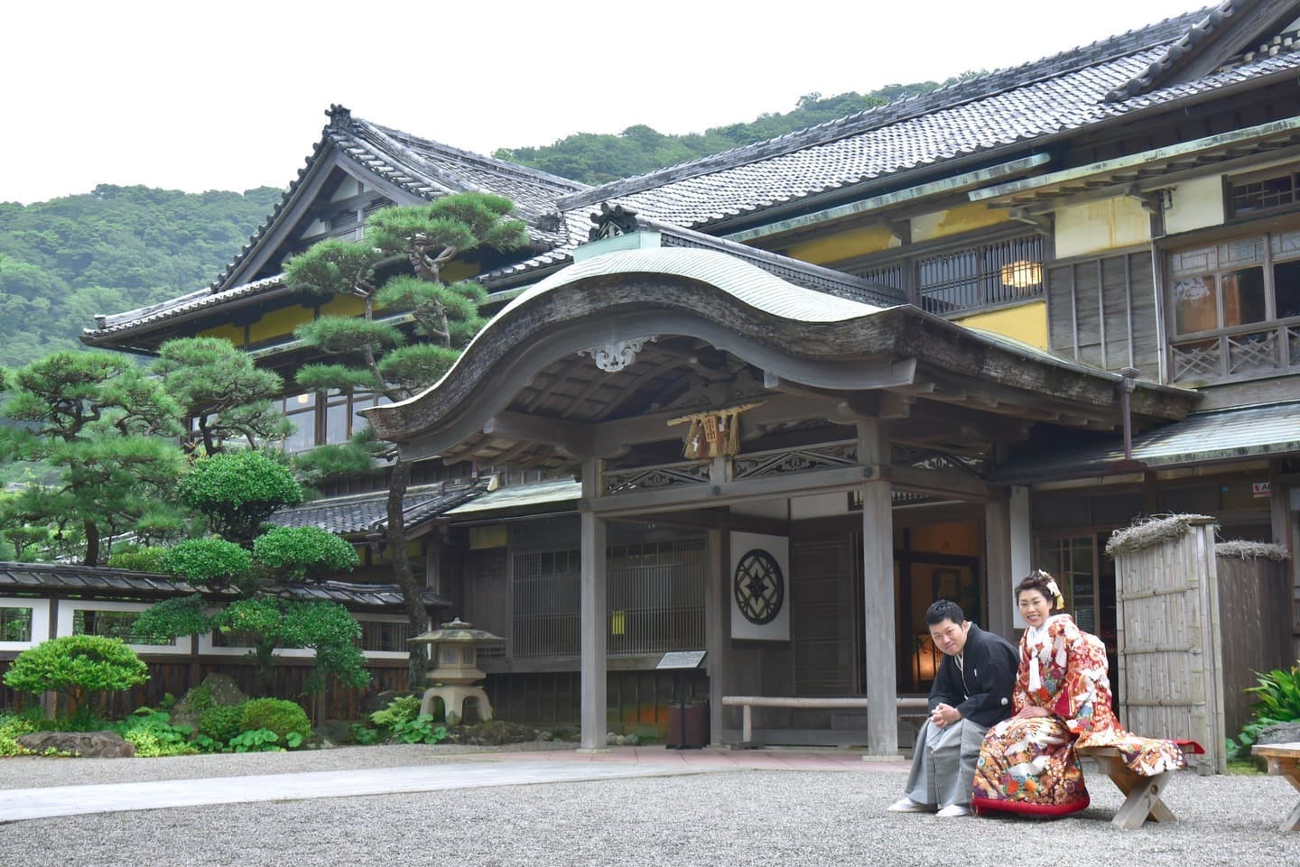 二見興玉神社で結婚式の新郎と花嫁さん