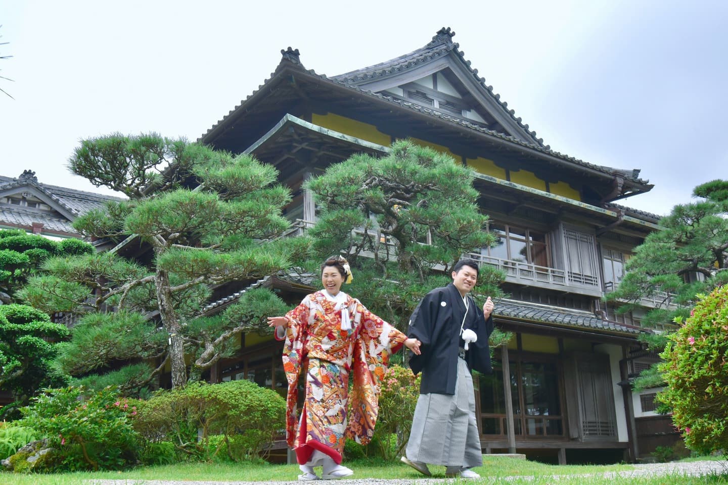 二見興玉神社で結婚式の新郎と花嫁さん