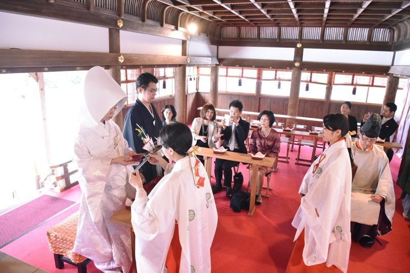 京都の上賀茂神社での神前結婚式の写真