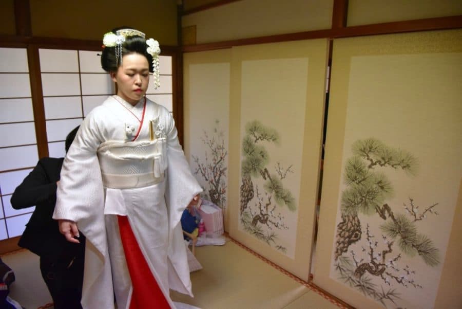 大神神社で白無垢を着た地毛結い日本髪の花嫁