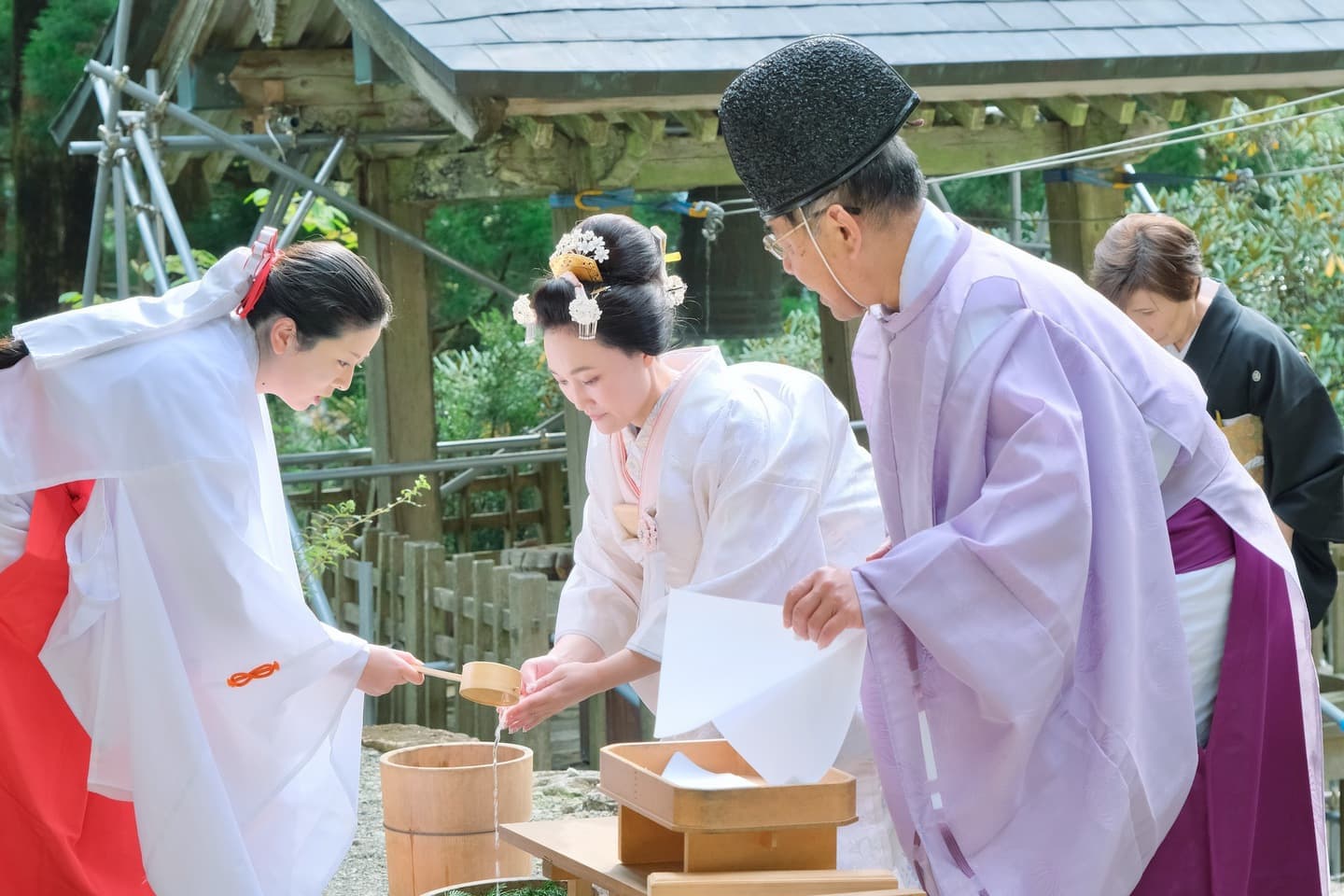 玉置神社で結婚式の花嫁
