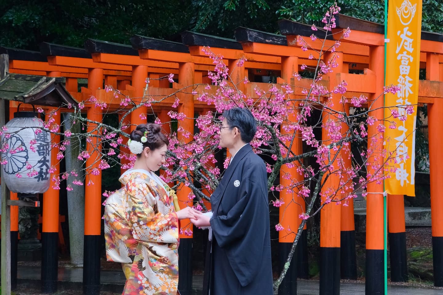 和装衣装で建部大社で結婚式の写真