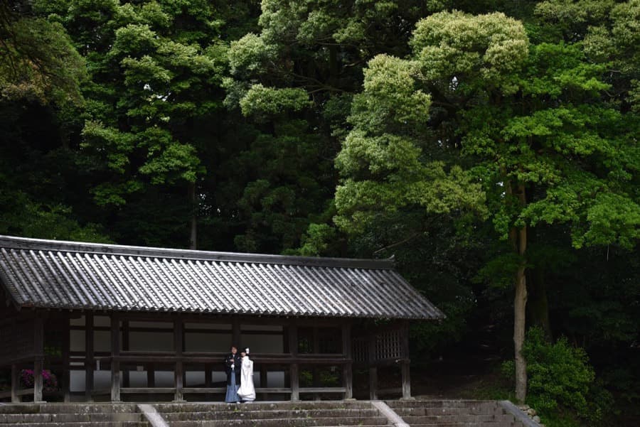 神社で神前結婚式の挙式当日の写真