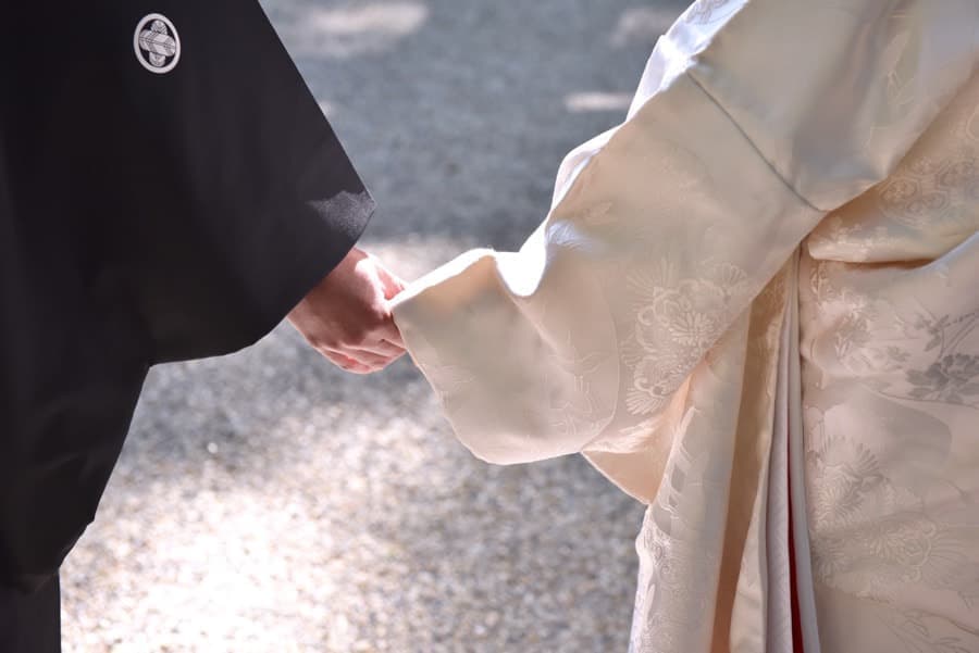 神社で神前結婚式の挙式当日の写真