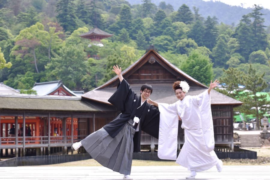 神社で神前結婚式の挙式当日の写真