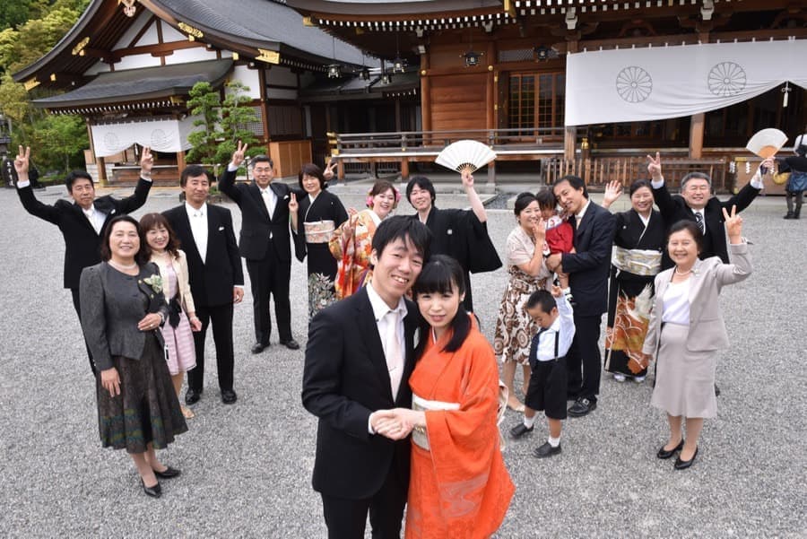 神社で神前結婚式の挙式当日の写真