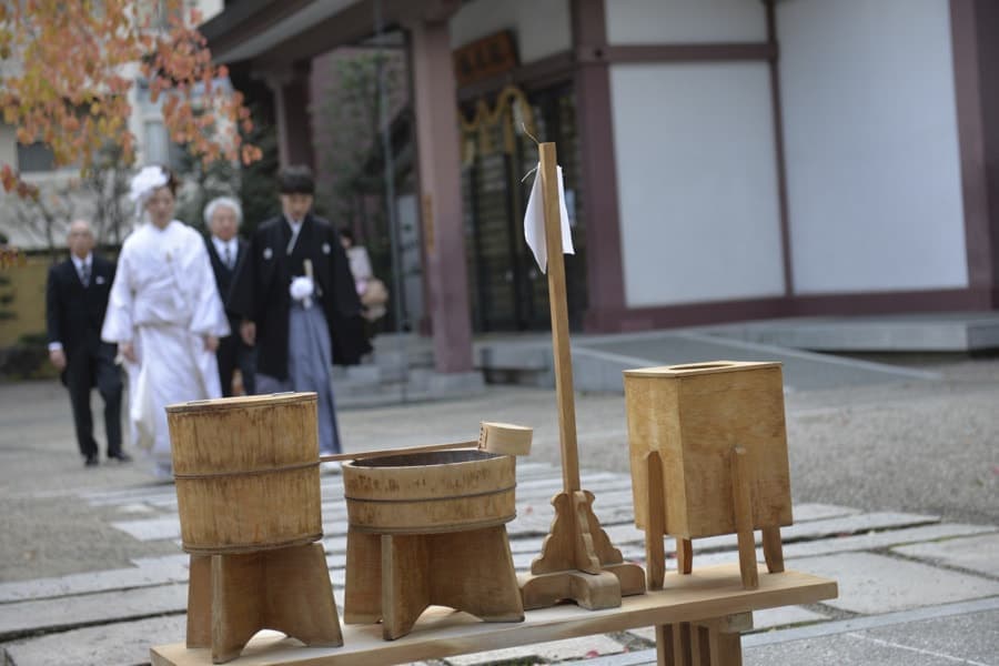 神社で神前結婚式の挙式当日の写真