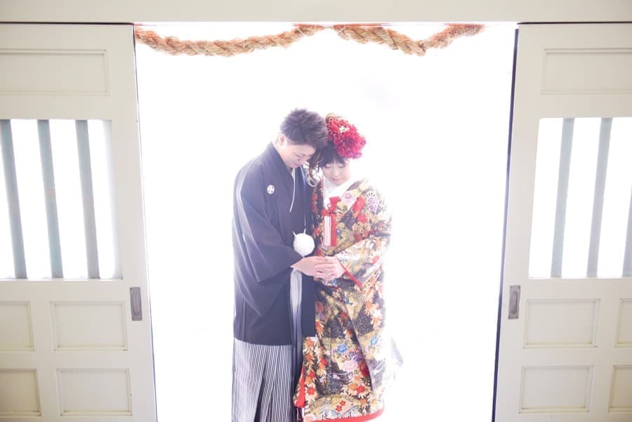 神社で神前結婚式の挙式当日の写真