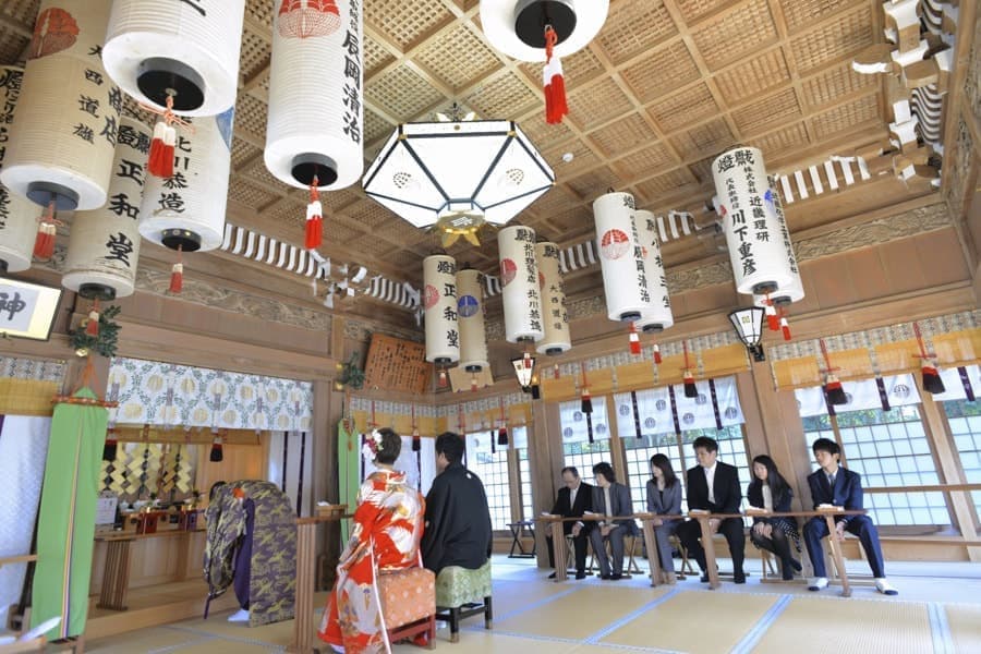 神社で神前結婚式の挙式当日の写真