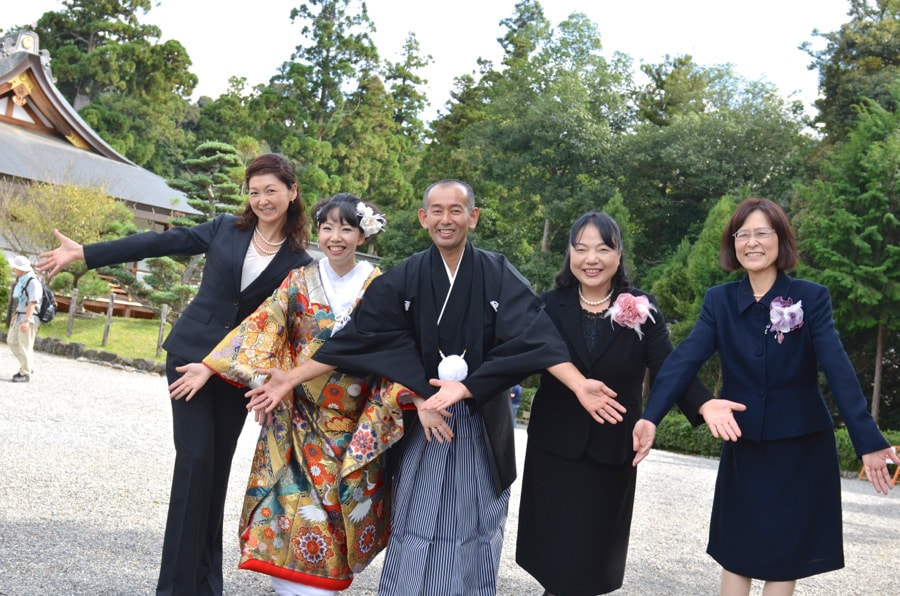 神社で神前結婚式の挙式当日の写真