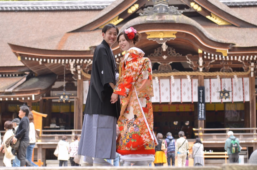 神社で神前結婚式の挙式当日の写真