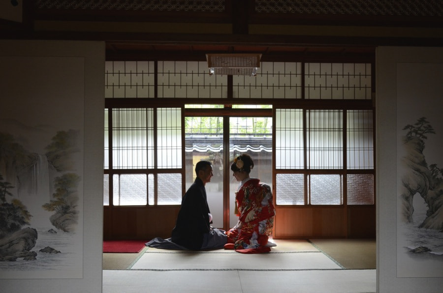 神社で神前結婚式の挙式当日の写真