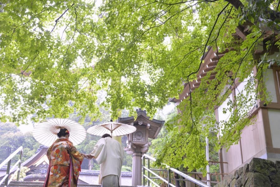 神社で神前結婚式の挙式当日の写真