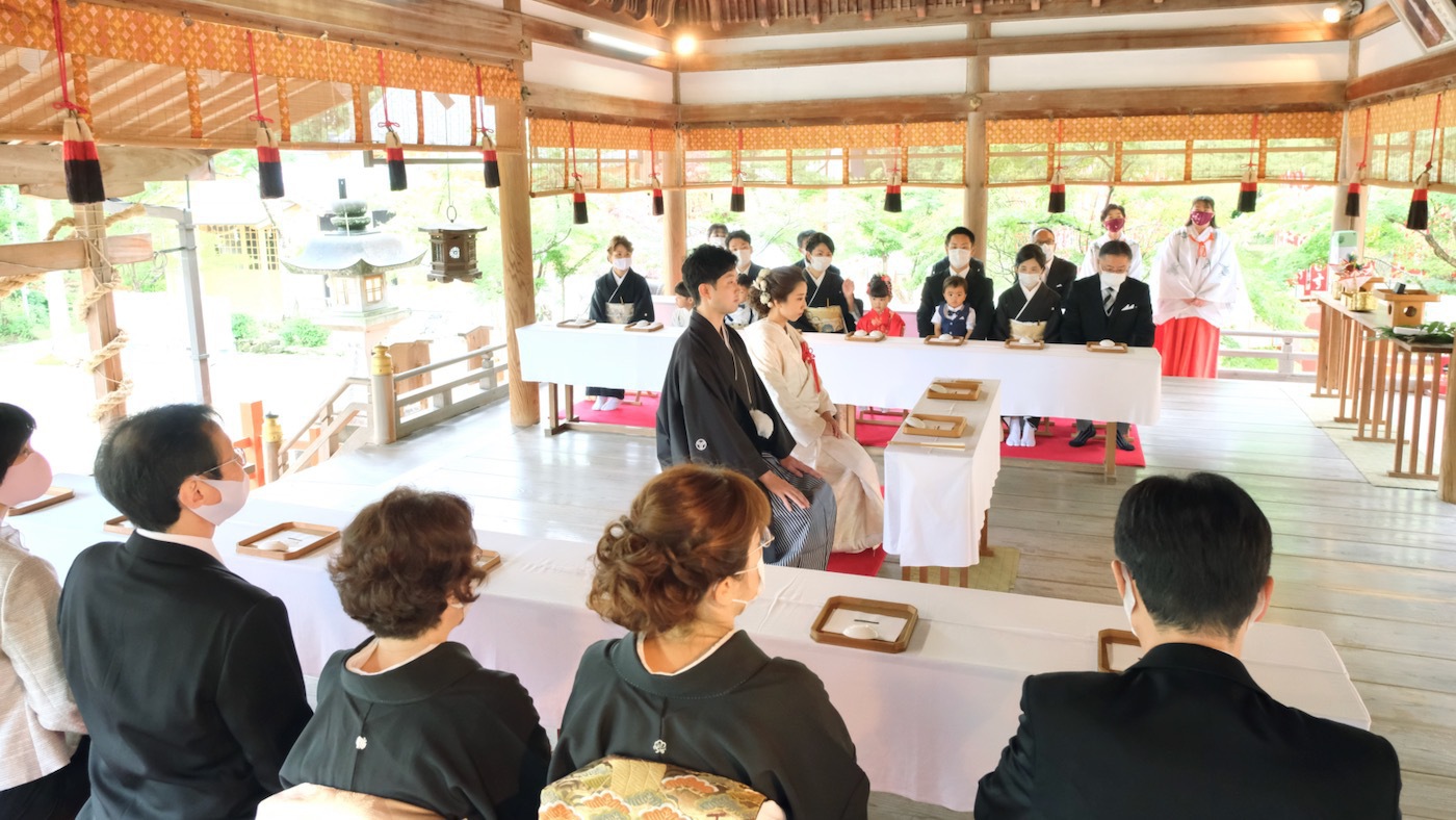 神社での和装結婚式の写真