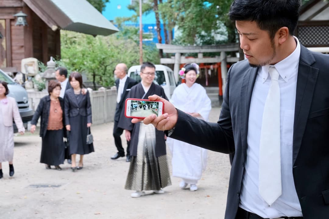神社で和装の結婚式の写真
