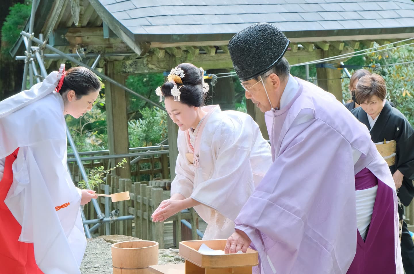 和装衣装で玉置神社で結婚式の花嫁