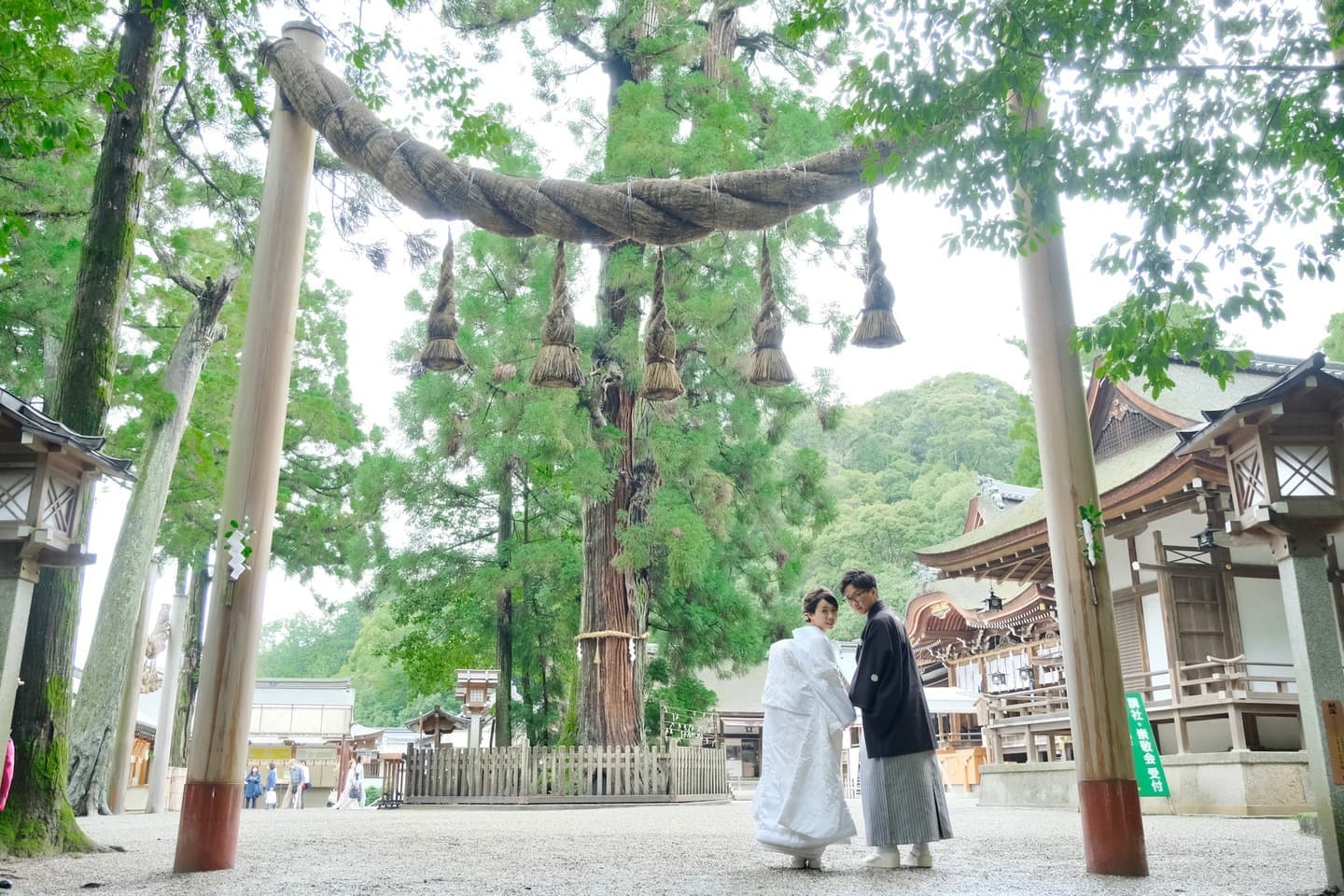 奈良の神社で結婚式の和装衣装