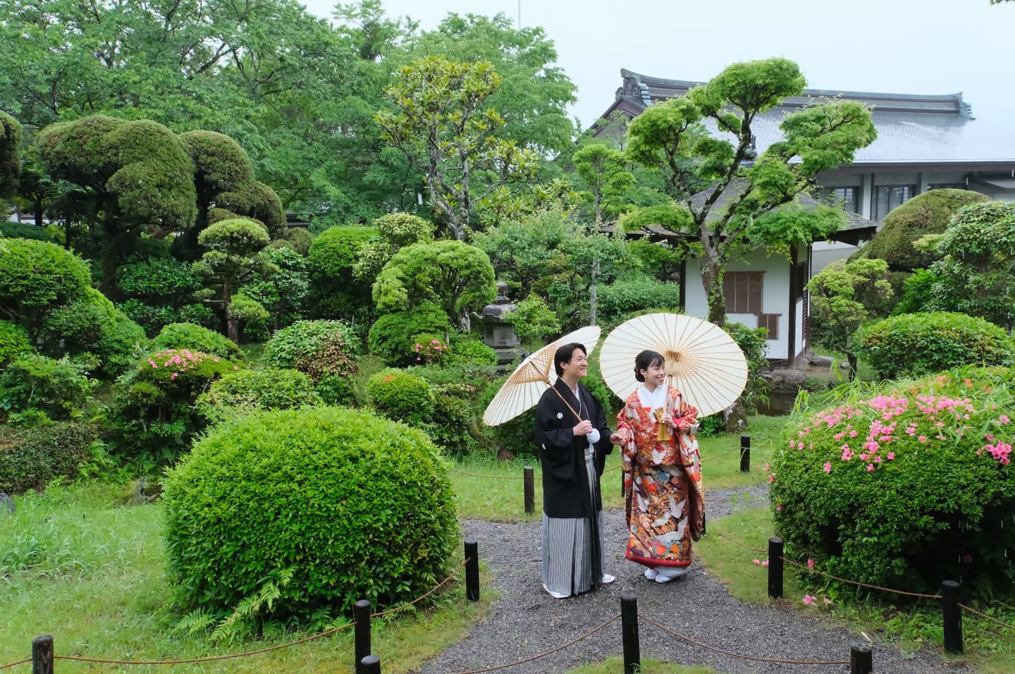 和装衣装で大神神社で結婚式の写真