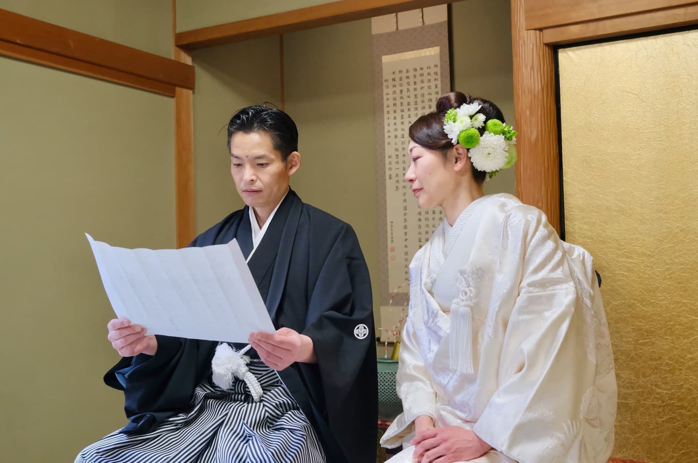 和装衣装で建部大社で結婚式の写真