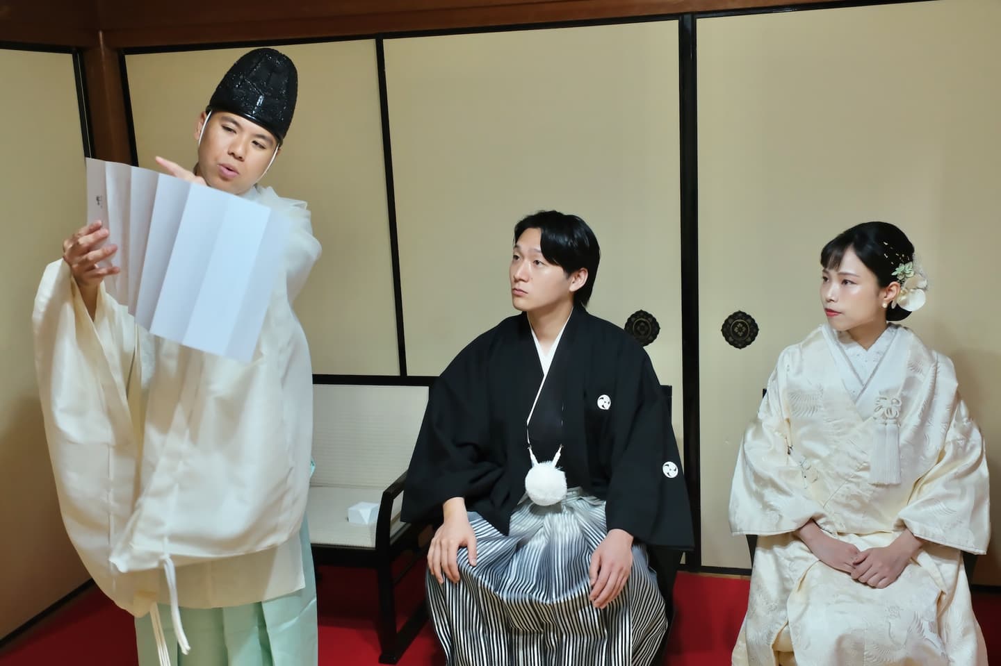 和装衣装で大神神社で結婚式の写真