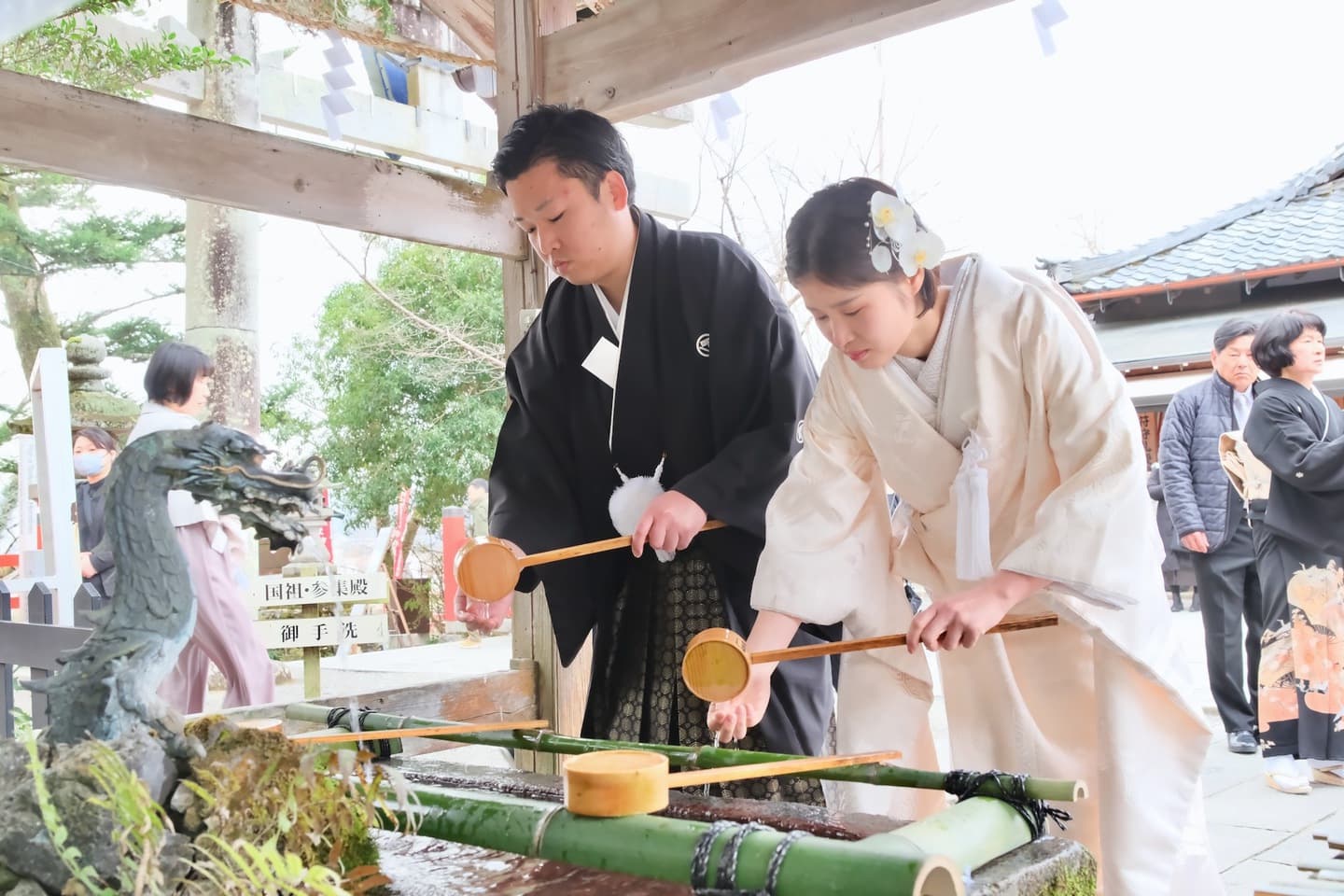出雲大神宮で結婚式の和装の新郎新婦さん