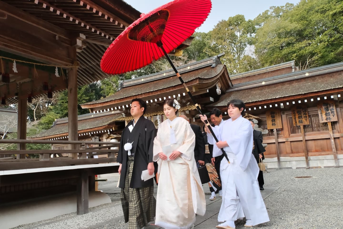 出雲大神宮で結婚式の和装の新郎新婦さん