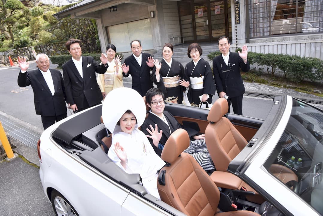 大神神社で白無垢綿帽子で結婚式の写真