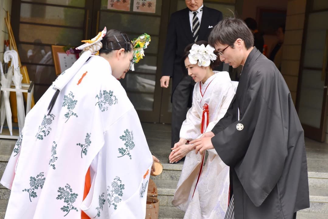 大神神社で白無垢綿帽子で結婚式の写真