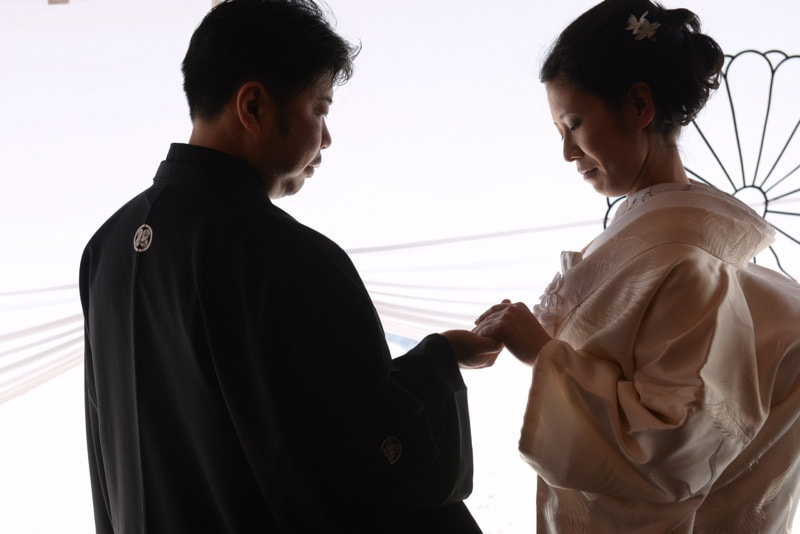 大神神社で結婚式の白無垢の花嫁