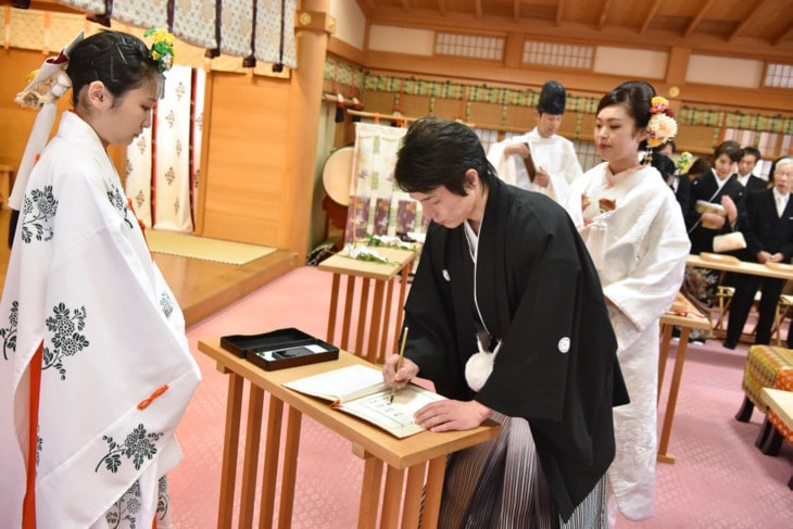 大神神社で結婚式の白無垢花嫁