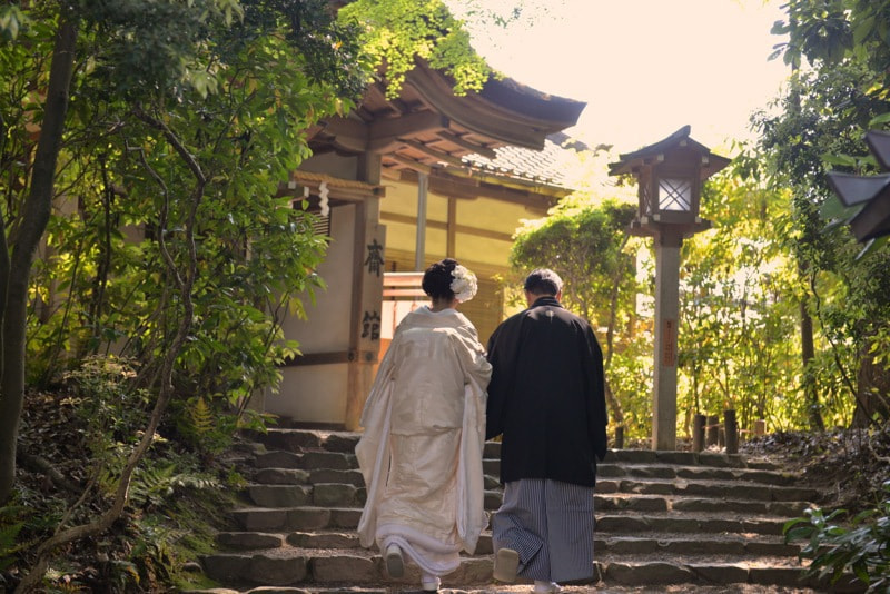 大神神社で結婚式の白無垢の花嫁