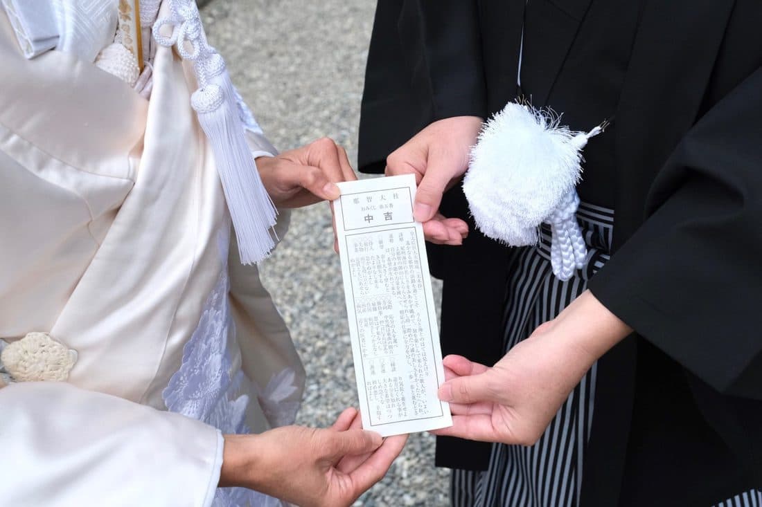 熊野那智大社で白無垢綿帽子の花嫁