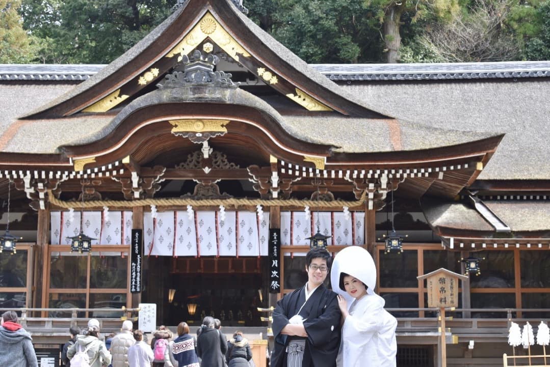 大神神社で白無垢綿帽子で結婚式の写真