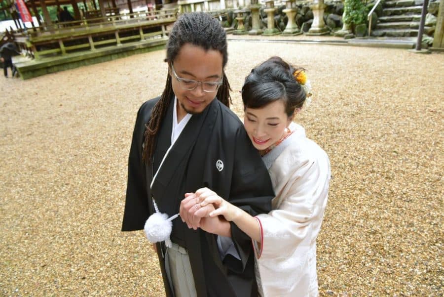 往馬大社で白無垢で結婚式の花嫁