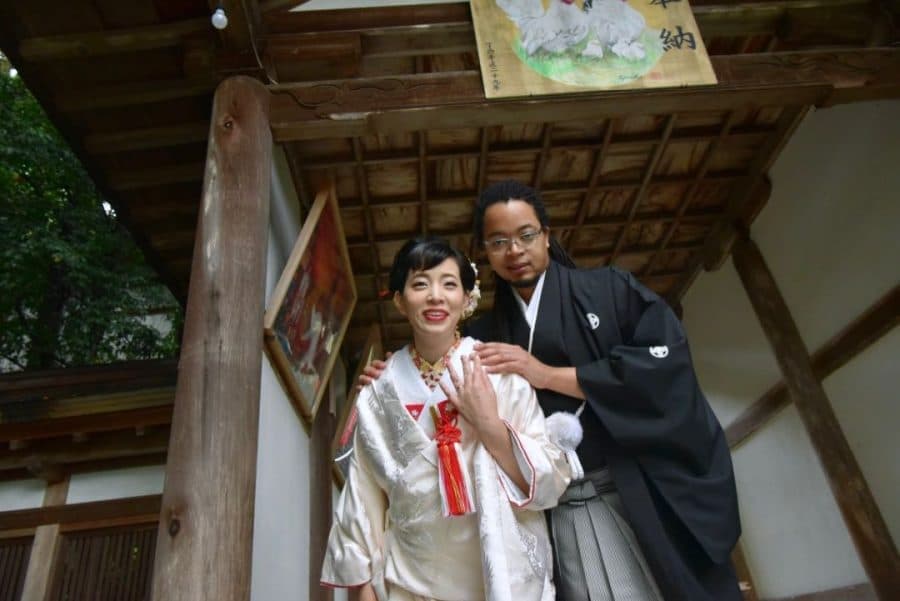 往馬大社で白無垢で結婚式の花嫁