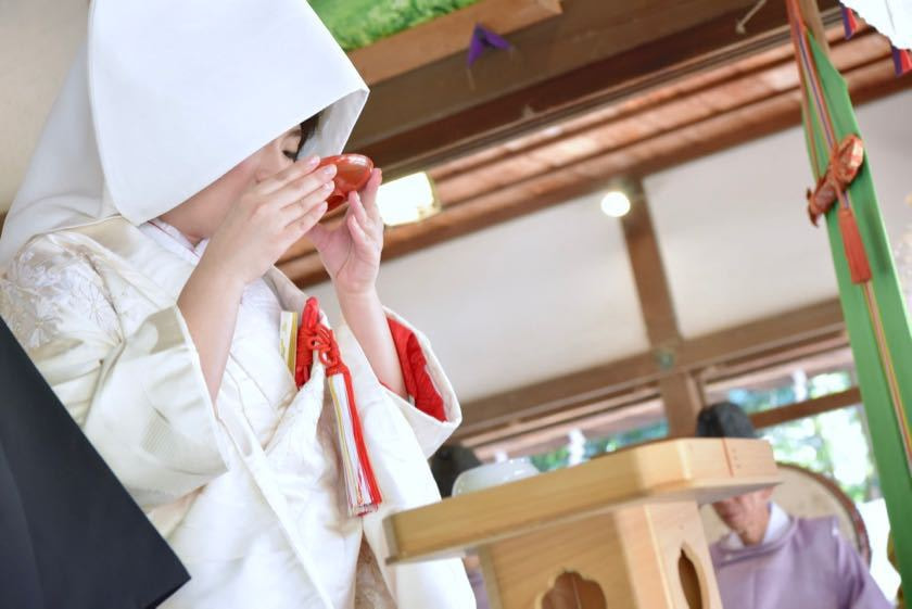 往馬大社で結婚式の白無垢の花嫁