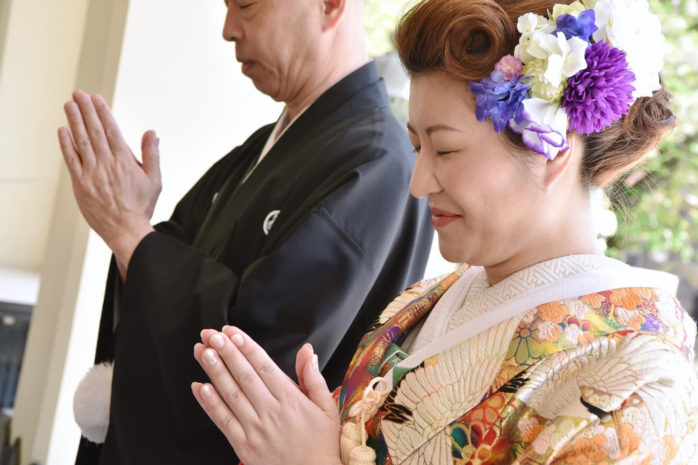 難波八坂神社で結婚式の新郎と花嫁