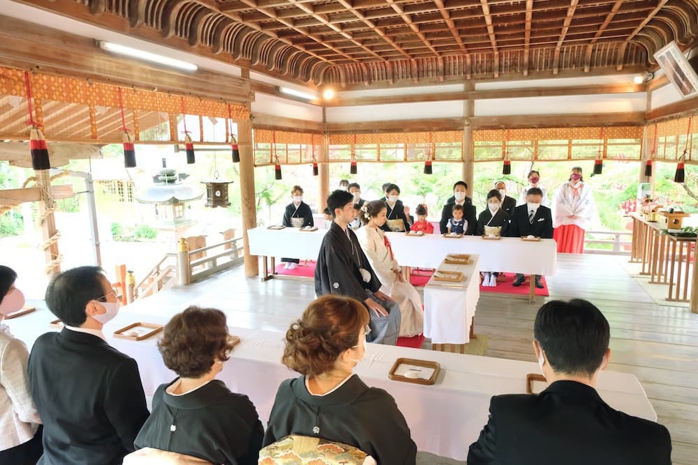 神社で和装の結婚式