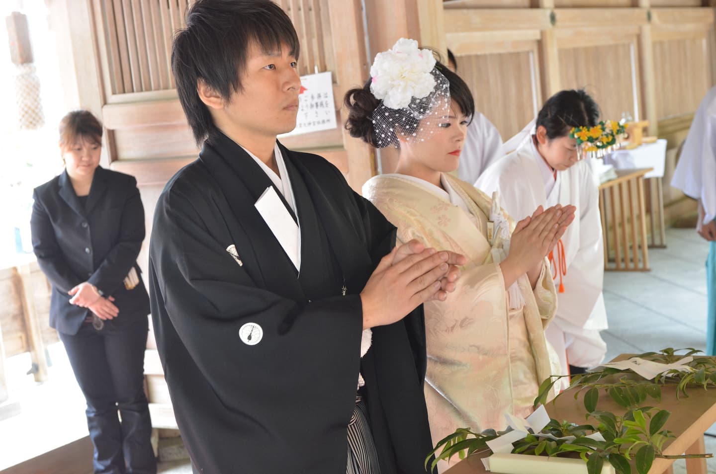 出雲大神宮で結婚式の新郎と花嫁