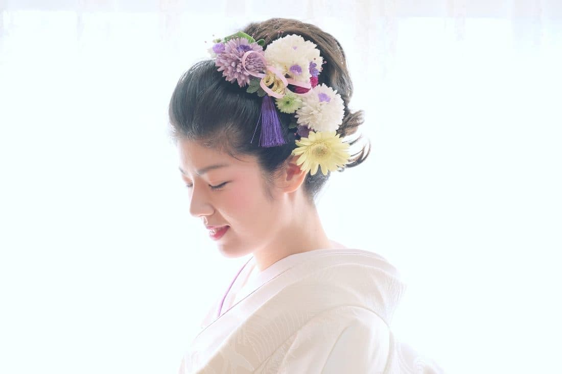 茨木神社で結婚式の白無垢の花嫁と新郎