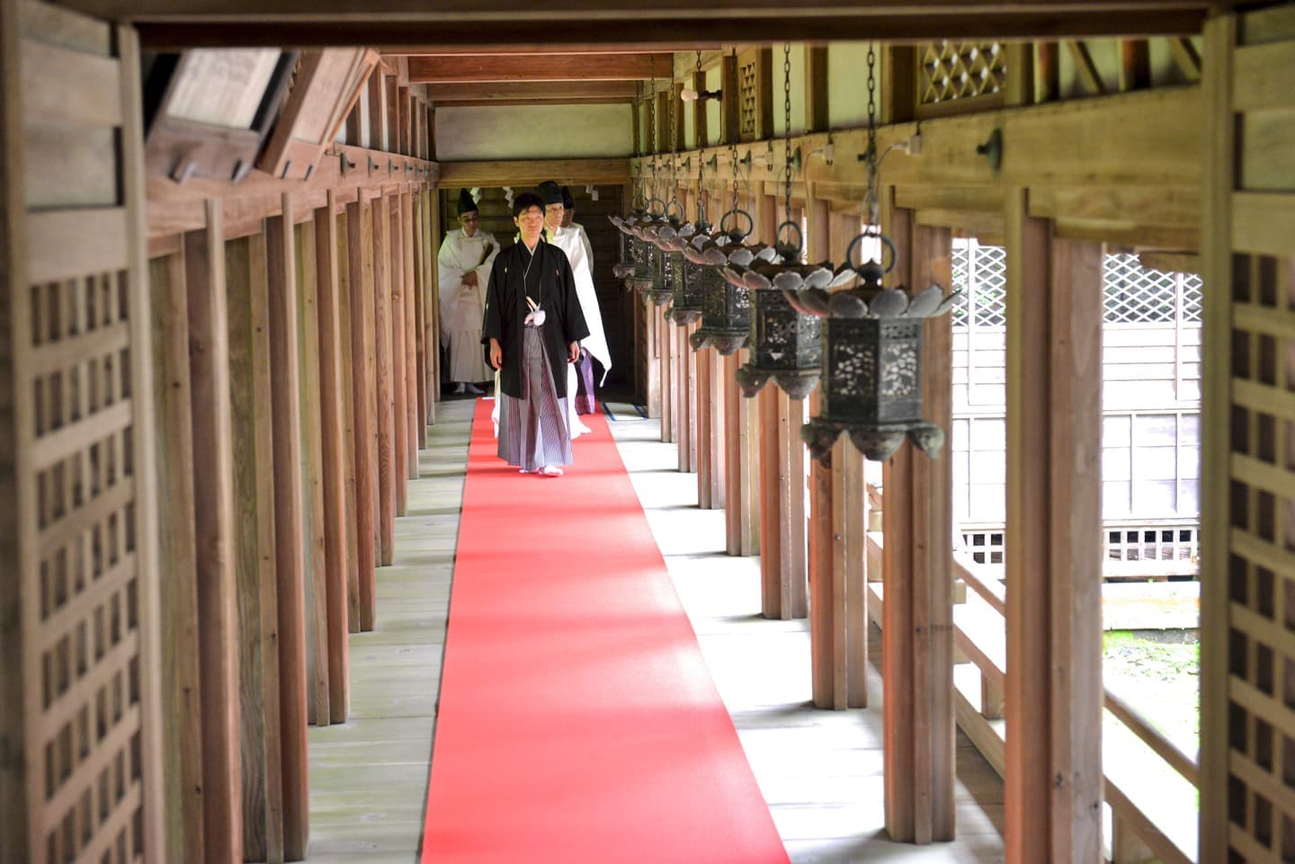 青海神社で結婚式の花嫁