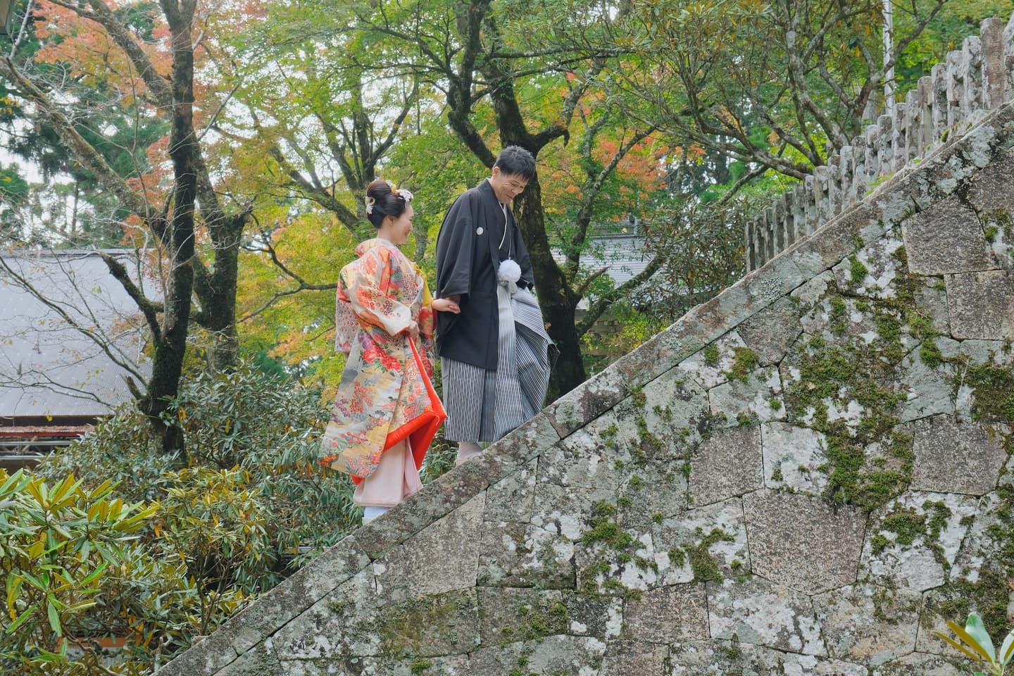 玉置神社で結婚式の新郎新婦