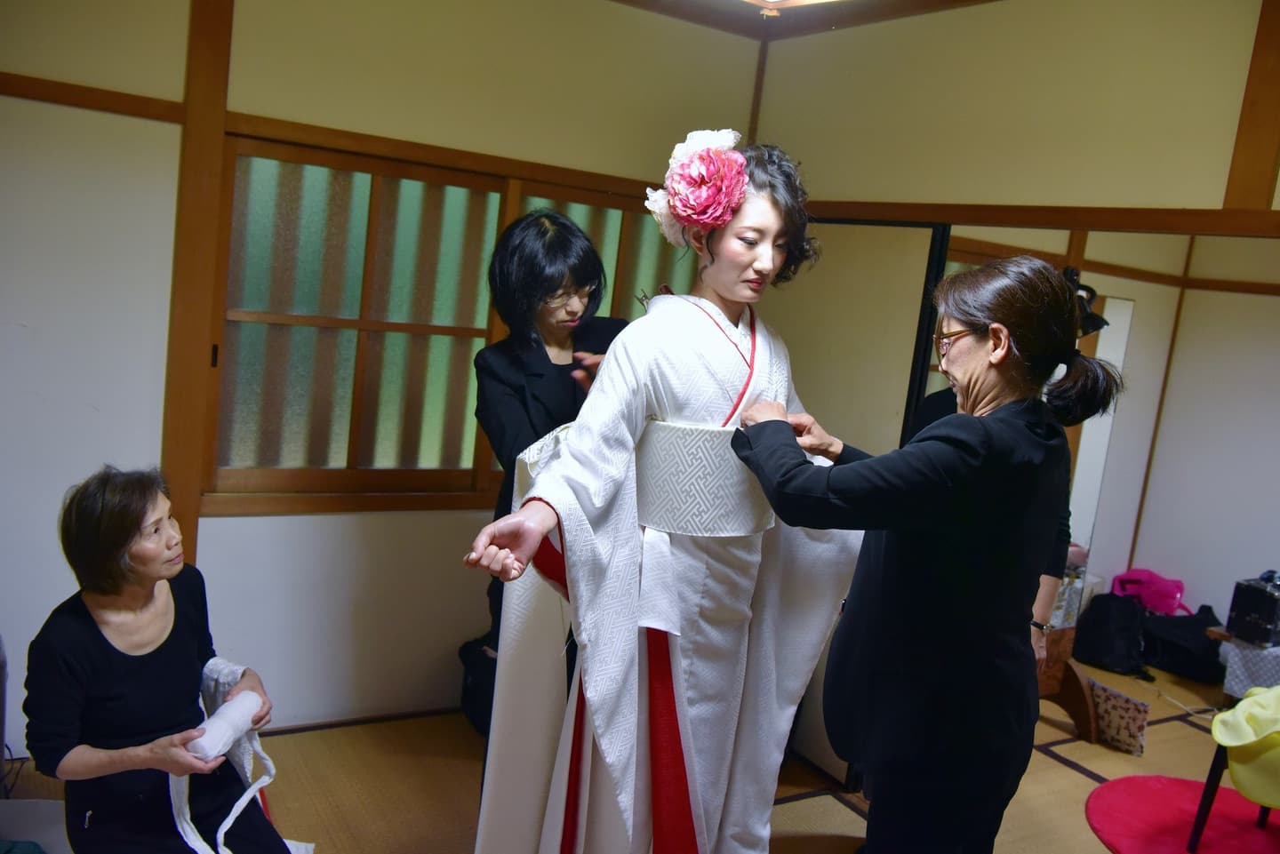 吉野神宮で結婚式の新郎と花嫁