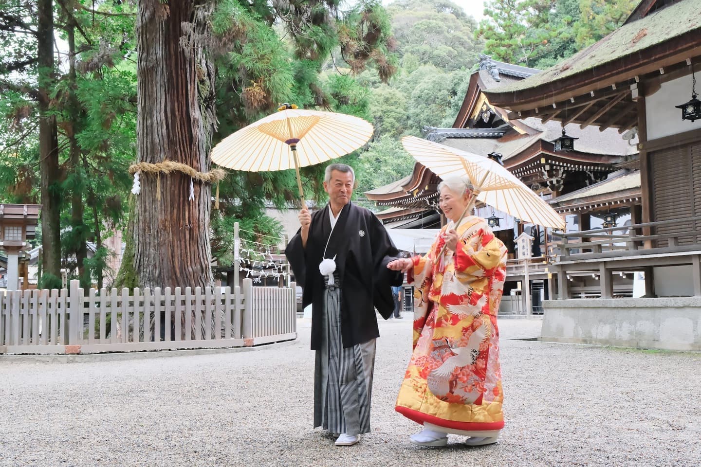 大神神社でシニア結婚式の写真