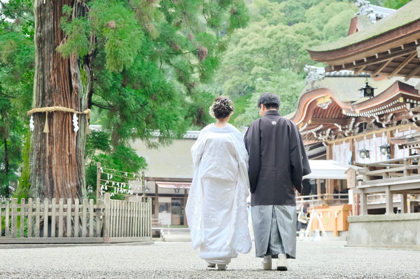 大神神社で和装衣装の結婚式の写真