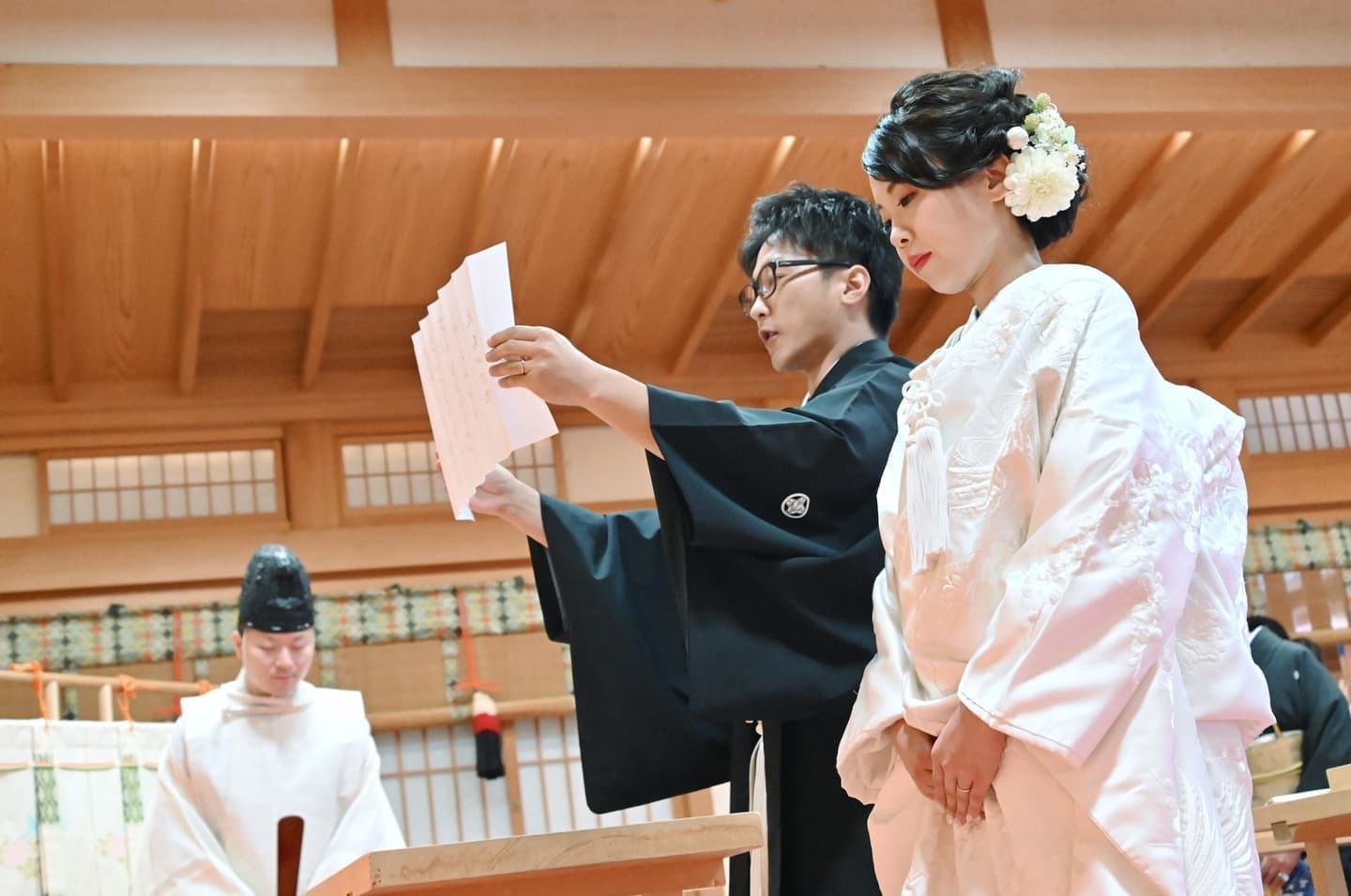 大神神社で和装衣装の結婚式の写真