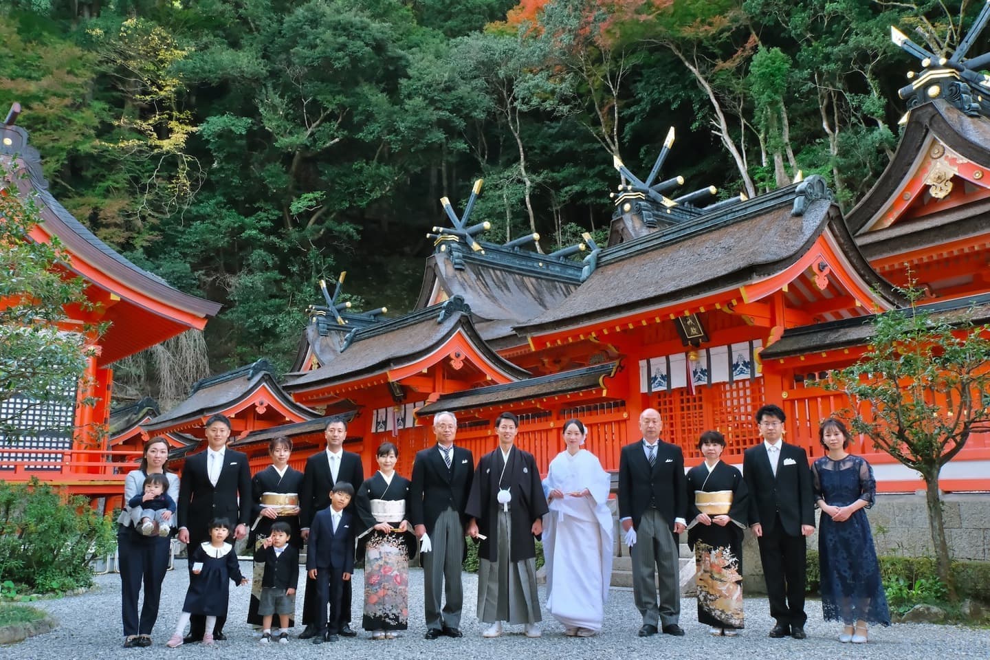 和装衣装で熊野那智大社で結婚式の写真