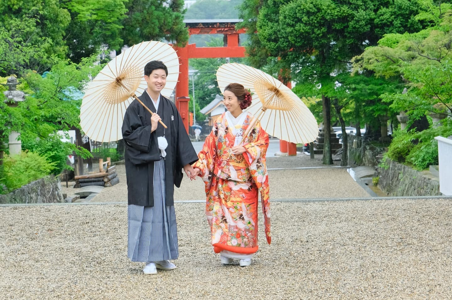 和装衣装で龍田大社で結婚式の写真