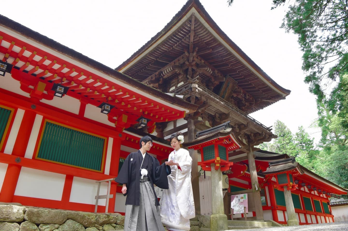 和装衣装で石上神宮で結婚式の写真