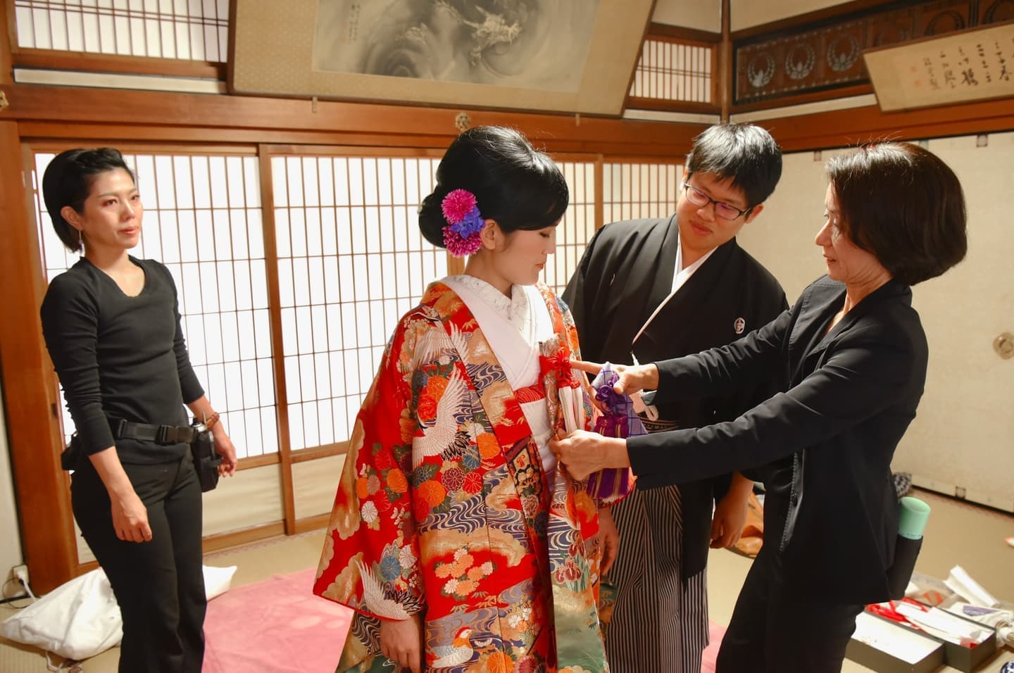 和装衣装で石上神宮で結婚式の写真